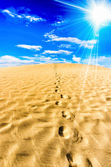 Spuren im Sand, Sonnenstrahlen