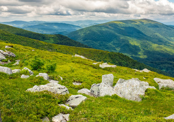 Fototapeta na wymiar huge boulders in valley on top of mountain ridge