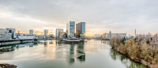 Obraz premium Skyline of Duesseldorf during sunset