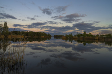 Fototapeta na wymiar Morning on a lake