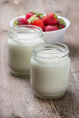 Obraz na płótnie Canvas homemade yogurt and strawberries