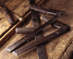 Outils du bois / Etinettes posées sur une bisaigue