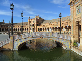 Obraz premium Stunning Architecture of Plaza de Espana under the Blue Sunny Sky, Seville, Andalusia, Spain