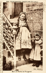 Carte postale ancienne / Enfants de Plougastel-Daoulas