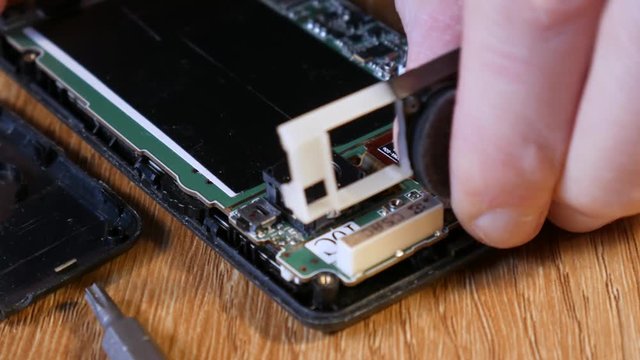 Assembling smartphone after repair