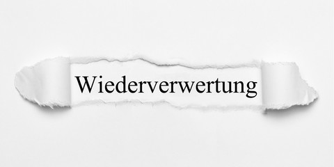 Wiederverwertung auf weißen gerissenen Papier
