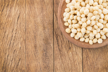 Quinoa pop (Chenopodium quinoa)