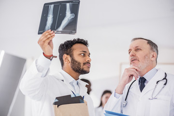 Serene therapeutics arguing about radiograph in clinic