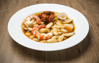 Fabada con marisco