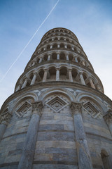 Torre di Pisa vista dal basso