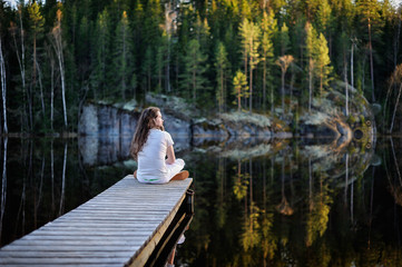 Fototapeta na wymiar Traveler man sitting by a lake