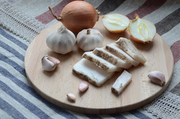 Slices of bacon with onion and garlic