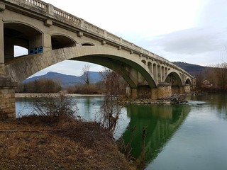 Fototapeta premium Pont au dessus du Rhône entre l'Ain et l'Isère