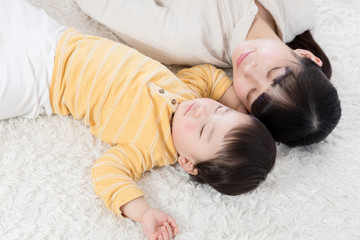 添い寝、赤ちゃん、母、親子