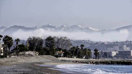 la montagne au bord de mer
