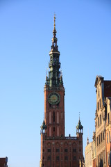 Fototapeta na wymiar beffroi de l'hôtel de ville de Gdansk