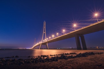 Obraz premium Sunset at The River Spanning Bridge Over The Yangtze River in Nanjing City