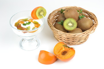 柿とキウイフルーツのヨーグルト