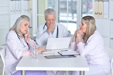 doctors discussing something 