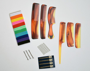 Utensilios para el cabello.
Distintos tipos de peines según las necesidades.
