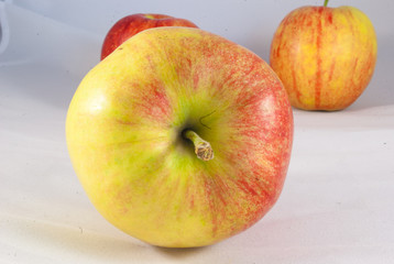 Naklejka na ściany i meble Tasty ripe red apples, close up on white background.