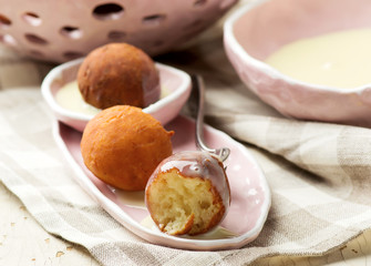 Quick Ricotta Doughnuts