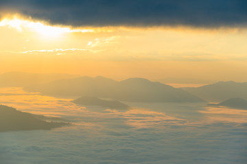 Fototapeta na wymiar Morning Fog on mountain