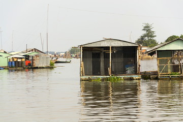 Fototapeta na wymiar Fish farm houses floating on Mekong river, My Tho, Vietnam