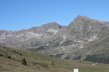 Fototapeta na wymiar Montagne en Andorre, Pyrenees