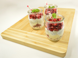 Deser z chija i granatami  © felicytka