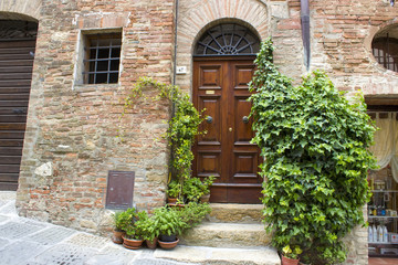 Fototapeta na wymiar lovely tuscan street, Montepulciano, Italy