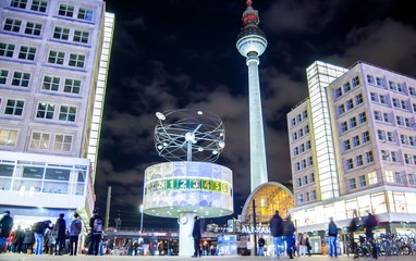 Horloge universelle, Alexanderplatz à Berlin, Allemagne - obrazy, fototapety, plakaty