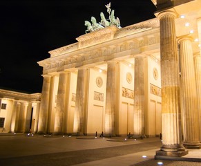 Porte de Brandebourg à Berlin, Allemagne © Alexi Tauzin