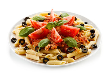 Pasta with meat, tomato sauce and vegetables 