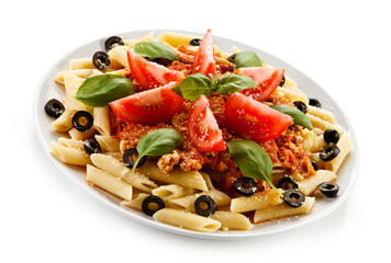 Pasta with meat, tomato sauce and vegetables 