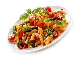 Pasta with meat, tomato sauce and vegetables 