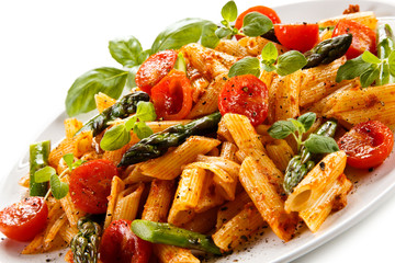 Pasta with meat, tomato sauce and vegetables 