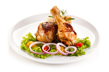 Grilled chicken drumsticks and vegetables