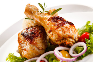 Grilled chicken drumsticks and vegetables