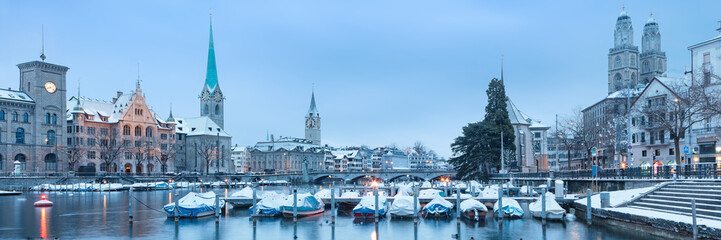 Winter panorama of Zurich with lake with boats on foreground, Switzerland - obrazy, fototapety, plakaty