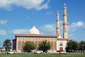Fototapeta na wymiar Moschee am Sharjah Cultural Palace Square, Vereinigte Arabische Emirate, Arabische Halbinsel, Naher Osten