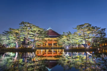 Fotobehang Gyeonghoeru Pavilion at Gyeongbokgung Palace at night, Seoul, South Korea © Noppasinw