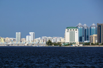 Moderne Gebäude, Hochhäuser in am Creek in Sharjah City, Vereinigte Arabische Emirate, Arabische...