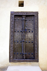 Alte Holztür am Old Fort Museum in Rash Al-Kaimah, Arabische Halbinsel, Naher Osten