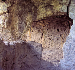 Neolithische Caverne in den Grottes de Chateauneuf, Bild 2, Vulkanauvergne