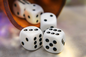Glücksspiel, Würfel
