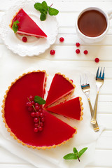 Tart with strawberry mousse and red currant.