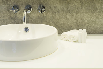 Fototapeta premium Bath room sink with white cleaning set in a hotel
