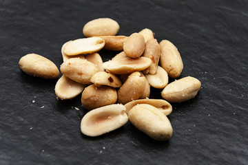 Obraz premium Peeled and salted peanuts