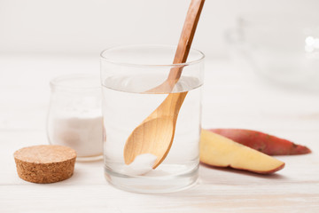sea salt, starch in the jar, cut the potatoes into slices for re